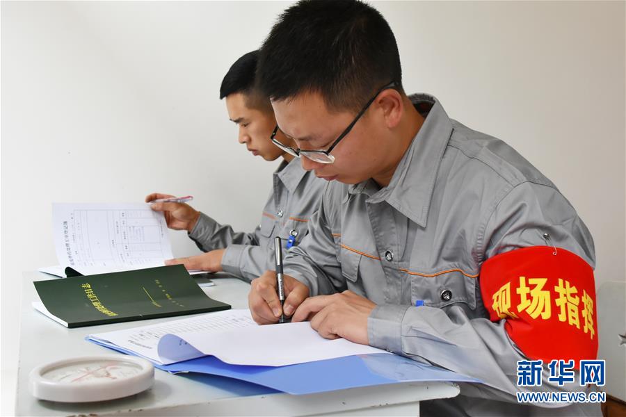 (在習(xí)近平強(qiáng)軍思想指引下·我們?cè)趹?zhàn)位報(bào)告·圖文互動(dòng))(1)牢記統(tǒng)帥囑托 做刀尖上的舞者——記聯(lián)勤保障部隊(duì)某報(bào)廢武器彈藥銷毀站參謀長(zhǎng)陳雪禮