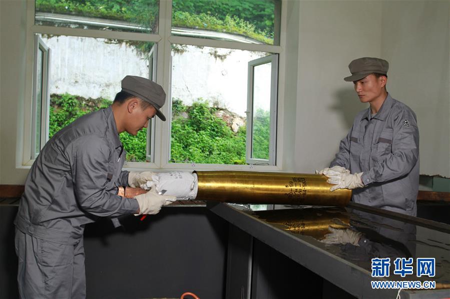 (在習(xí)近平強(qiáng)軍思想指引下·我們?cè)趹?zhàn)位報(bào)告·圖文互動(dòng))(2)牢記統(tǒng)帥囑托 做刀尖上的舞者——記聯(lián)勤保障部隊(duì)某報(bào)廢武器彈藥銷毀站參謀長(zhǎng)陳雪禮