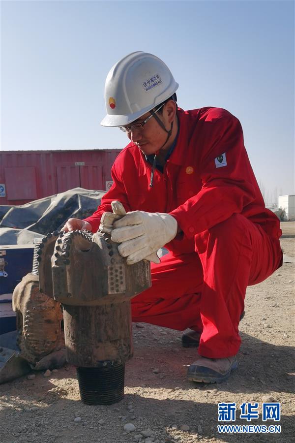 （青春的夢(mèng)想 青春的奮斗·圖文互動(dòng)）（3）年輕，就要無悔擔(dān)當(dāng)——青春在奉獻(xiàn)中閃光