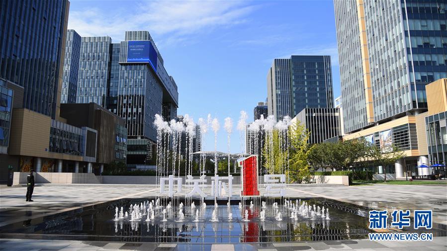 (新華全媒頭條·五中全會精神在基層·圖文互動)(13)奮發(fā)新青年 逐夢新征程——各地青年學習貫徹落實五中全會精神觀察