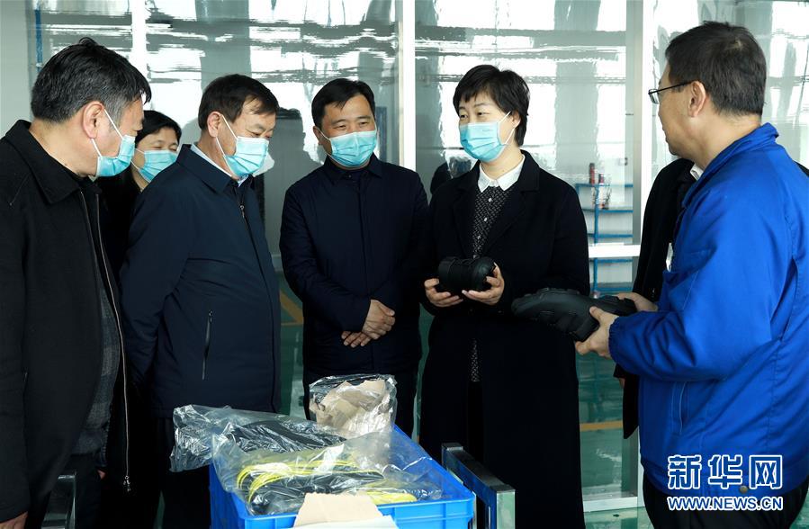 (新時(shí)代優(yōu)秀縣委書記風(fēng)采·圖文互動(dòng))(2)吳海燕:向百姓交一份無(wú)悔的答卷