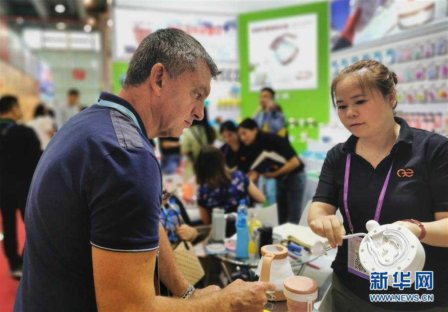 (在習(xí)近平新時(shí)代中國(guó)特色社會(huì)主義思想指引下——新時(shí)代新作為新篇章·總書(shū)記關(guān)切開(kāi)放事·圖文互動(dòng))(3)老“廣交” 新“前沿”