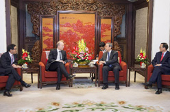 馬凱會見國際證監(jiān)會組織理事會主席、香港證監(jiān)會行政總裁歐達禮和香港證監(jiān)會主席唐家成