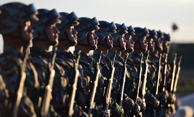 沙場(chǎng)今點(diǎn)兵！習(xí)近平檢閱部隊(duì)