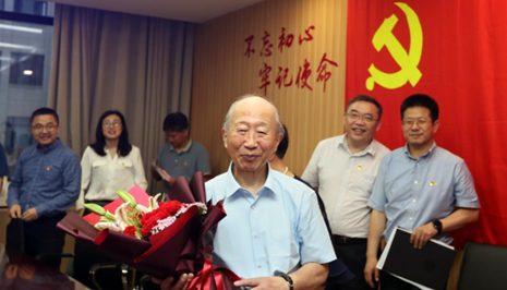 新黨員陳振新：“雖已耄耋，紅心向黨！”