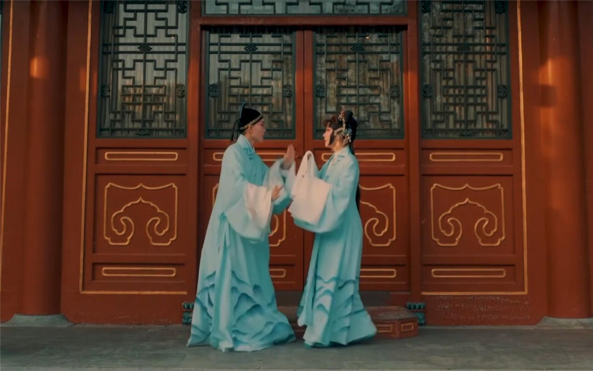 如花美眷，似水流年，說(shuō)的是戲中詞，道的是人間情