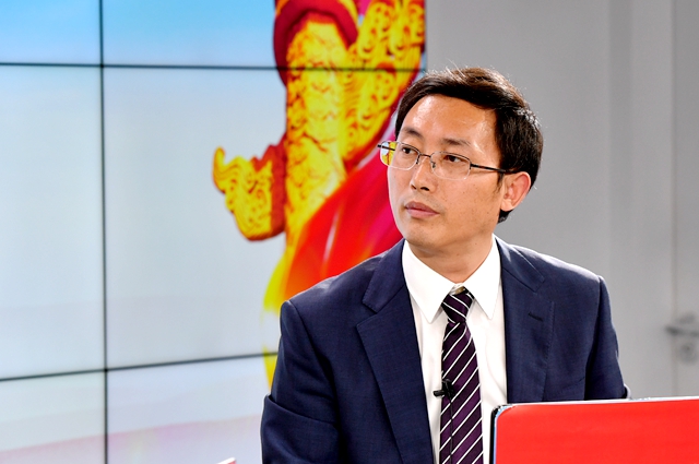 繼往是為了開來，那么開什么來？我們的未來是什么？我們現(xiàn)在站在什么歷史方位上？往哪里去走？