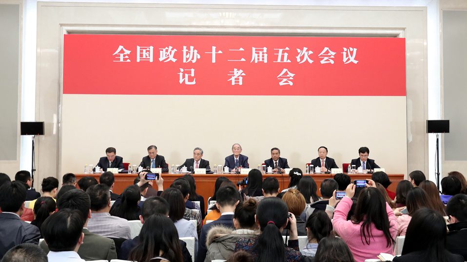 政協(xié)委員談促進經濟平穩(wěn)健康發(fā)展