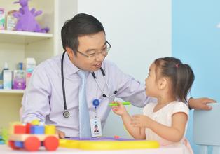 加強(qiáng)兒科醫(yī)生、助產(chǎn)士等緊缺人才培養(yǎng)