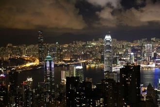 中央對香港行政長官是有標(biāo)準(zhǔn)的，是一貫的