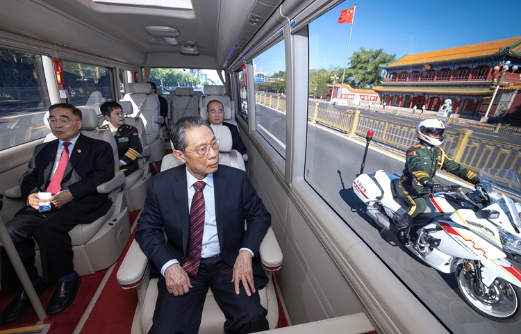 學(xué)習(xí)快評(píng)丨以國之名向最美天使致敬！