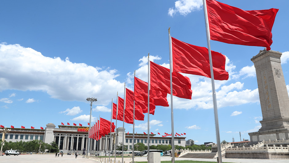 天安門(mén)廣場(chǎng)上紅旗飄揚(yáng)