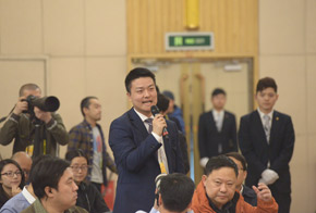 中國(guó)郵政快遞報(bào)、快遞雜志記者提問