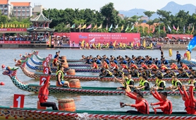 2018海峽兩岸龍舟賽開幕，53支隊伍競渡   組圖