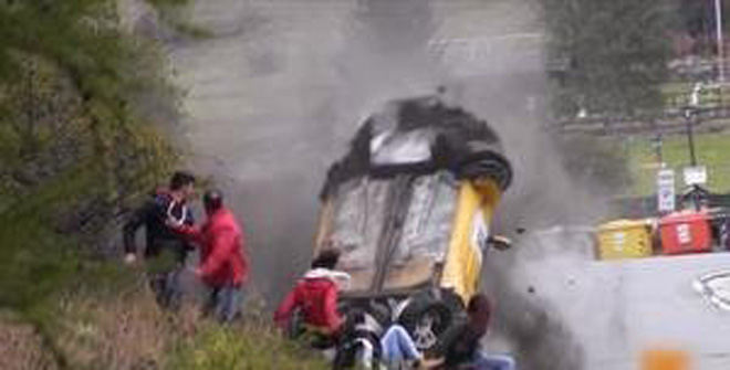 史上最幸運撞車！圍觀群眾躲過一劫