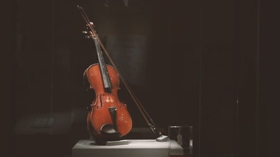 紅色百寶 奮斗百年丨第16集：一把琴，一個(gè)人，一首歌