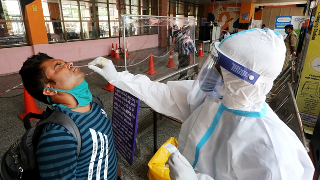 日增確診34萬6786例！印度疫情數(shù)據(jù)再創(chuàng)新高