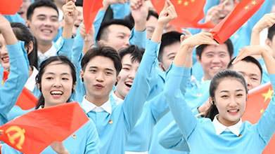 今天，這些歌在天安門廣場(chǎng)唱響