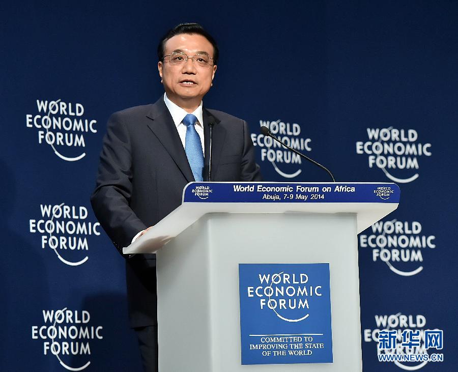 5月8日，中國國務(wù)院總理李克強(qiáng)在阿布賈出席第24屆世界經(jīng)濟(jì)論壇非洲峰會全會，發(fā)表題為《共同推動非洲發(fā)展邁上新臺階》的特別致辭。新華社記者 李濤 攝 