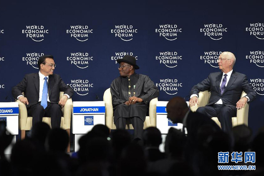 5月8日，中國國務(wù)院總理李克強(qiáng)在阿布賈出席第24屆世界經(jīng)濟(jì)論壇非洲峰會全會，發(fā)表題為《共同推動非洲發(fā)展邁上新臺階》的特別致辭。新華社記者 李學(xué)仁 攝 