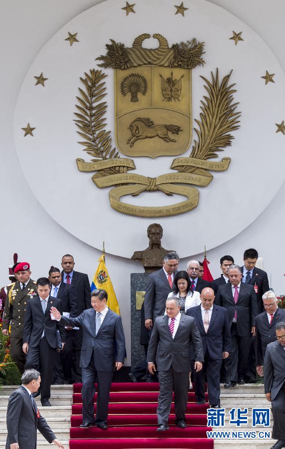 當(dāng)?shù)貢r間7月21日，國家主席習(xí)近平在加拉加斯會見委內(nèi)瑞拉全國代表大會主席卡韋略。 新華社記者 王曄 攝