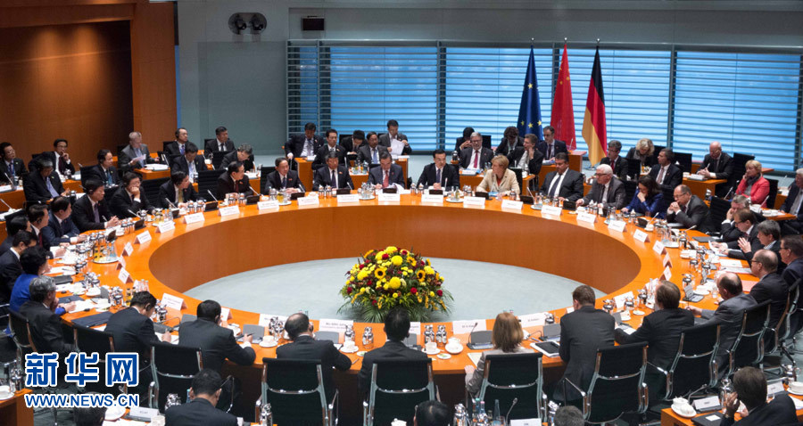 10月10日，中國國務(wù)院總理李克強在柏林與德國總理默克爾共同主持第三輪中德政府磋商。 新華社記者 李學仁 攝 