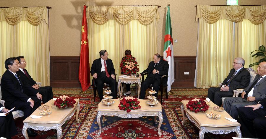 11月2日，正在阿爾及利亞進(jìn)行正式友好訪問的全國政協(xié)主席俞正聲在阿爾及爾會見阿總統(tǒng)布特弗利卡。 新華社記者 張鐸 攝