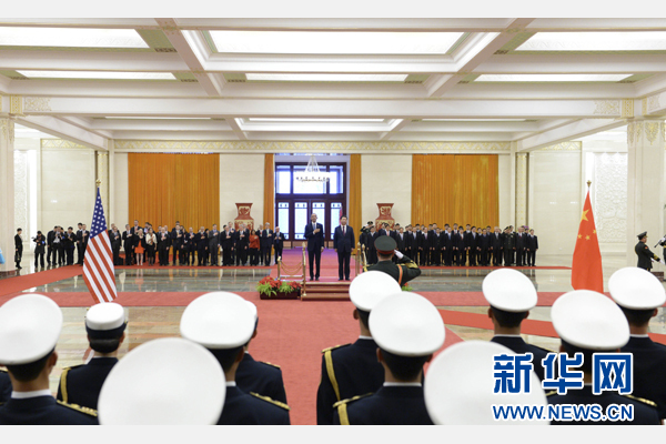 11月12日，國(guó)家主席習(xí)近平在北京人民大會(huì)堂舉行歡迎儀式，歡迎美國(guó)總統(tǒng)奧巴馬對(duì)中國(guó)進(jìn)行國(guó)事訪問。 新華社記者 馬占成 攝