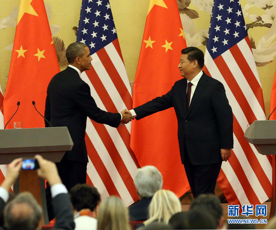 11月12日，國(guó)家主席習(xí)近平在北京人民大會(huì)堂與來(lái)訪的美國(guó)總統(tǒng)奧巴馬舉行會(huì)談后，共同會(huì)見(jiàn)記者。 新華社記者 劉衛(wèi)兵 攝