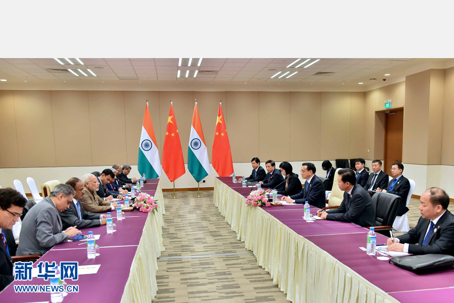 11月13日，中國國務院總理李克強在緬甸內比都會見印度總理莫迪。 新華社記者 李濤 攝