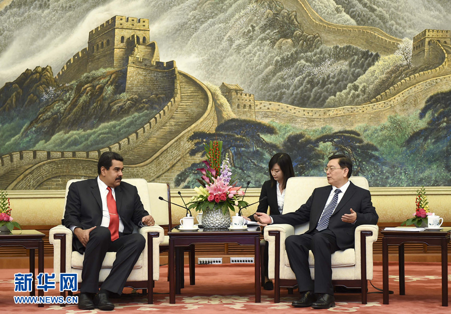 1月8日，全國人大常委會委員長張德江在北京人民大會堂會見委內(nèi)瑞拉總統(tǒng)馬杜羅。 新華社記者 張鐸 攝 