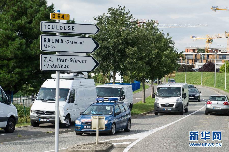 (國際)(2)飛機(jī)殘骸運(yùn)抵法國圖盧茲航空技術(shù)分析機(jī)構(gòu)