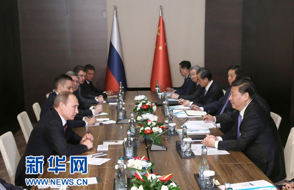 11月15日，國家主席習(xí)近平在土耳其安塔利亞會見俄羅斯總統(tǒng)普京。 新華社記者馬占成攝