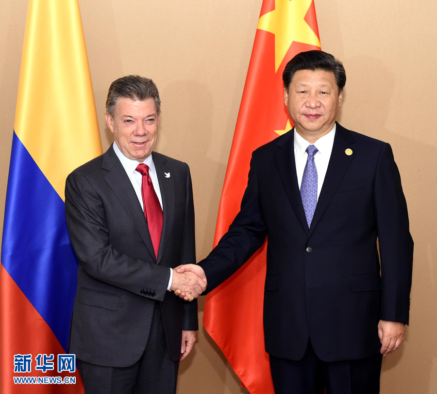 11月18日，國家主席習(xí)近平在菲律賓馬尼拉會見哥倫比亞總統(tǒng)桑托斯。 新華社記者 饒愛民 攝