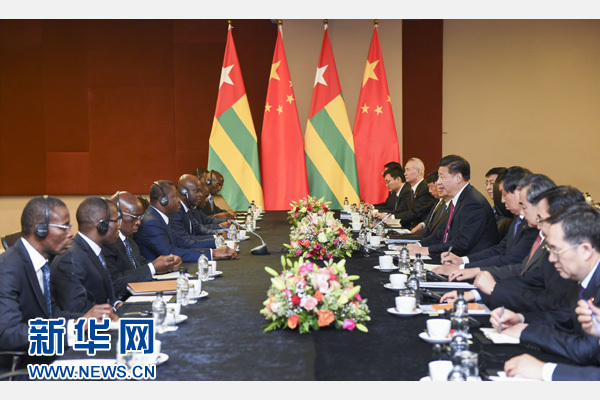 12月3日，國家主席習(xí)近平在約翰內(nèi)斯堡會(huì)見多哥總統(tǒng)福雷。新華社記者 謝環(huán)馳 攝 