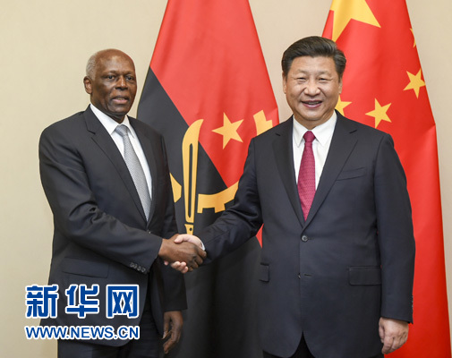 12月3日，國家主席習(xí)近平在約翰內(nèi)斯堡會見安哥拉總統(tǒng)多斯桑托斯。 新華社記者 謝環(huán)馳 攝