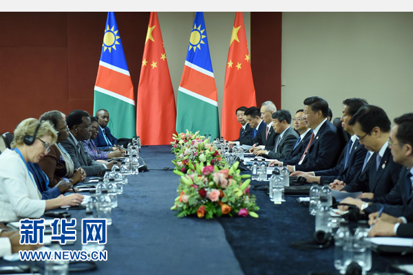 12月4日，國家主席習(xí)近平在約翰內(nèi)斯堡會見納米比亞總統(tǒng)根哥布。 新華社記者 張鐸 攝