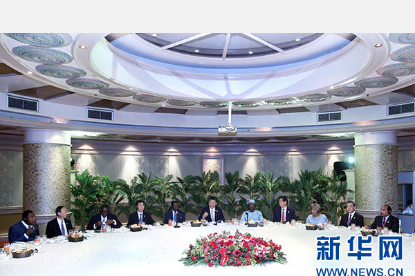 12月5日，國家主席習(xí)近平在約翰內(nèi)斯堡再次集體會見17位非洲國家領(lǐng)導(dǎo)人。 新華社記者 姚大偉 攝