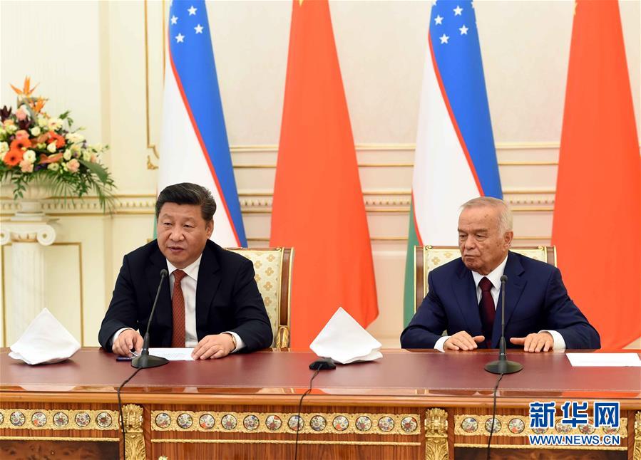 6月22日，國家主席習(xí)近平在塔什干庫克薩萊國賓館同烏茲別克斯坦總統(tǒng)卡里莫夫舉行會談。會談后，兩國元首共同會見記者。 新華社記者饒愛民攝