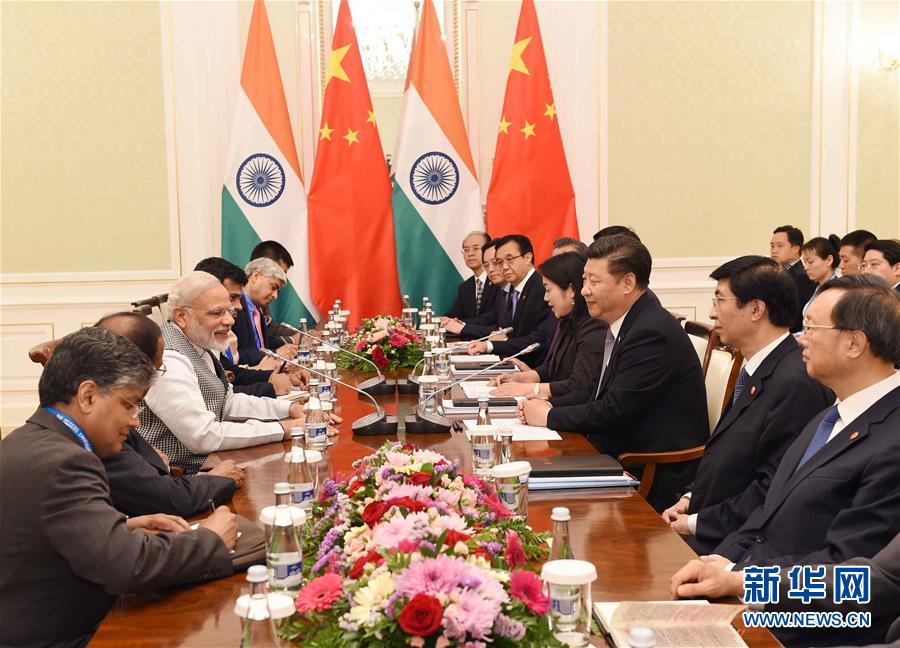 6月23日，國家主席習(xí)近平在烏茲別克斯坦塔什干會(huì)見印度總理莫迪。新華社記者 饒愛民攝