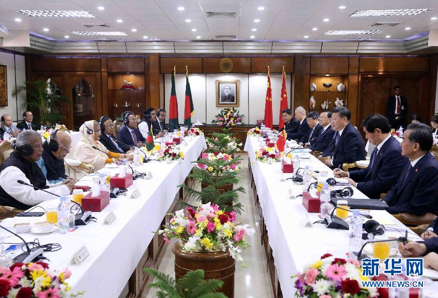 10月14日，國家主席習(xí)近平在達卡同孟加拉國總理哈西娜舉行會談。 新華社記者劉衛(wèi)兵攝 