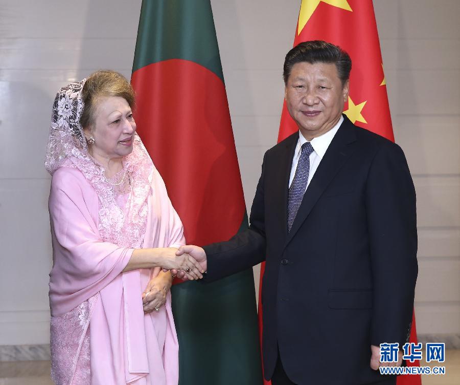 10月14日，國家主席習(xí)近平在達(dá)卡會見孟加拉國民族主義黨主席卡莉達(dá)&middot;齊亞。  新華社記者龐興雷攝 