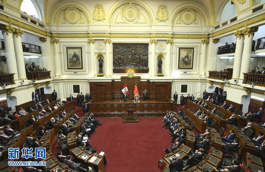 11月21日，國家主席習近平在秘魯國會發(fā)表題為《同舟共濟、揚帆遠航，共創(chuàng)中拉關系美好未來》的重要演講。 新華社記者 龐興雷 攝