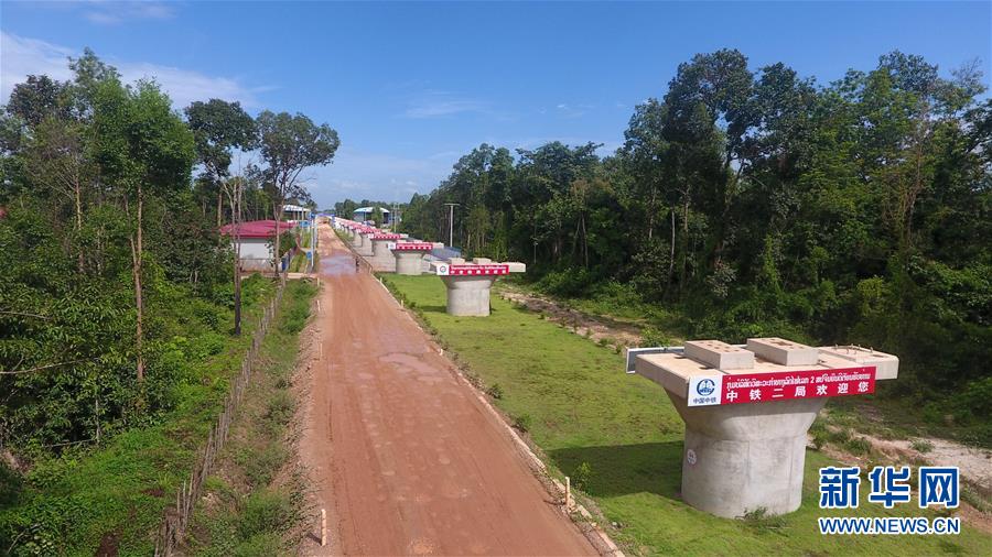 (國際·圖文互動)(2)中老鐵路上的絢爛長虹——老撾楠科內(nèi)河特大橋主體工程完工側(cè)記