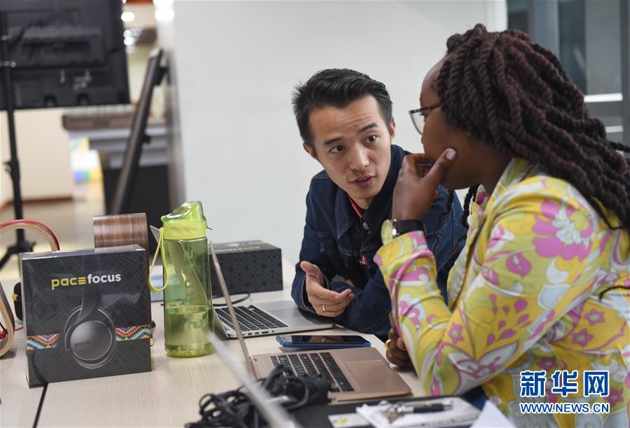 (國際·中非合作論壇·圖文互動)(3)他把耳機(jī)賣到肯尼亞總統(tǒng)府——記在非洲當(dāng)創(chuàng)客的中國青年劉鵬