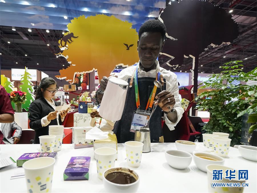 （新華全媒頭條&middot;圖文互動）（7）人間正道 浩蕩前行&mdash;&mdash;習(xí)近平主席出席首屆中國國際進口博覽會紀(jì)實