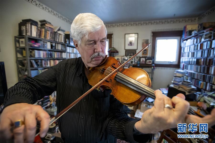 (國際·圖文互動)(2)通訊:一位美國音樂家的46年中國“琴緣”