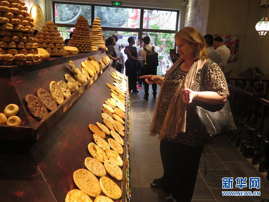 (圖文互動)(2)8國常駐日內(nèi)瓦外交官參訪新疆積極評價經(jīng)濟(jì)社會發(fā)展及去極端化舉措