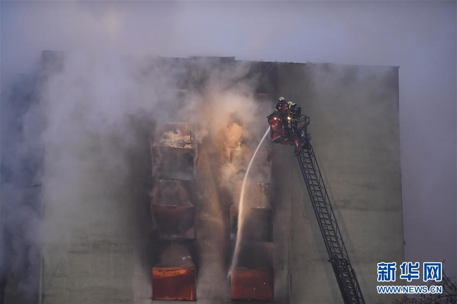 (國際)(1)斯洛伐克東部一居民樓燃?xì)獗ㄖ?人死亡