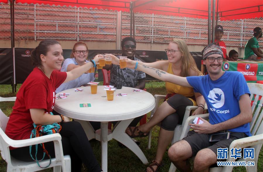 (國(guó)際·圖文互動(dòng))(4)通訊:中國(guó)啤酒節(jié)走進(jìn)非洲海濱城市